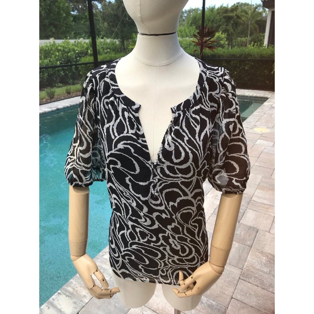 Loft black and white V neck top size L
